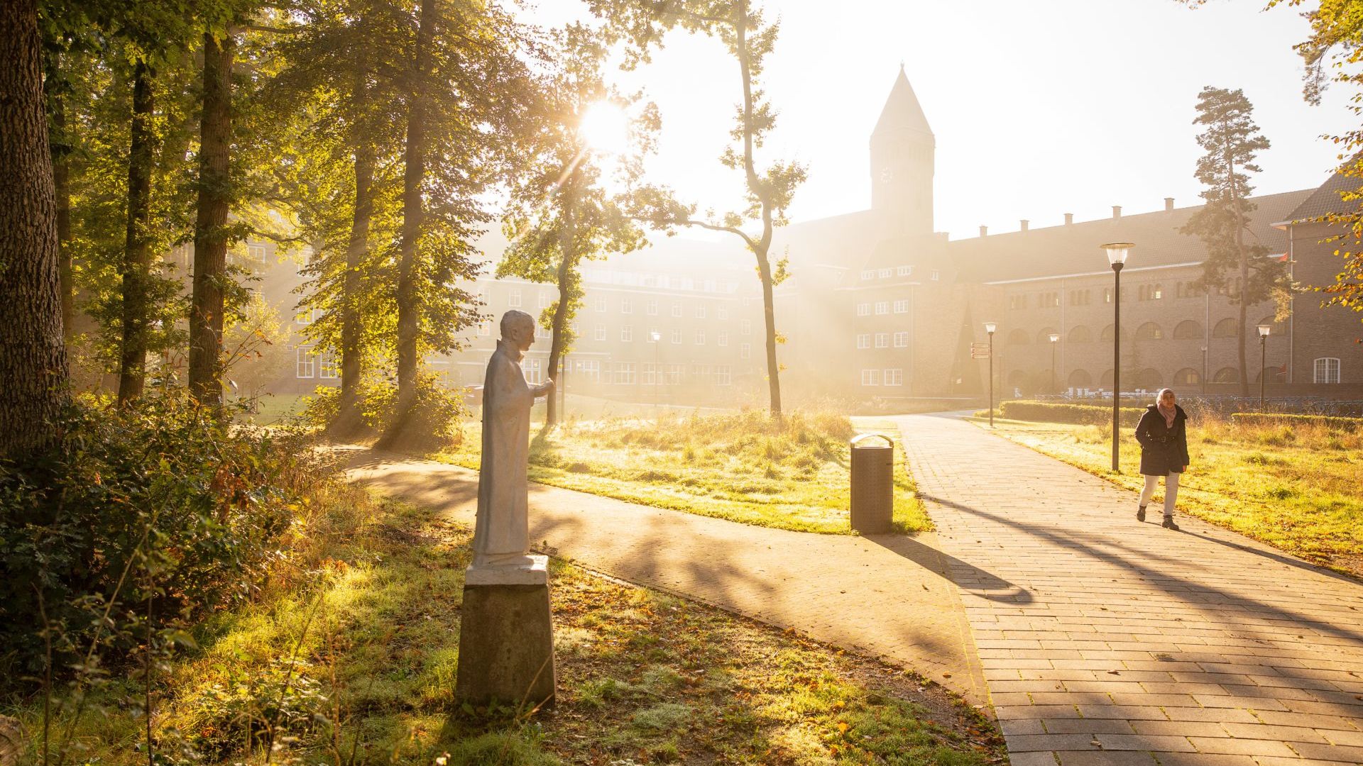 'De Radboud Universiteit Bestaat Honderd Jaar: Tijd Voor Een ...