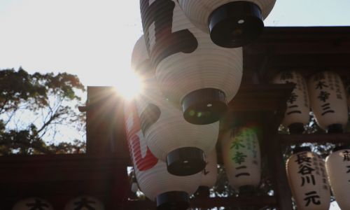 Chochin lantaarns bij Iseyama Kotai Jingu. Foto: Jonas Kool