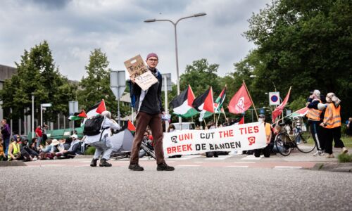 Een zitblokkade op de Erasmuslaan in het voorjaar van 2024. Foto: Johannes Fiebig